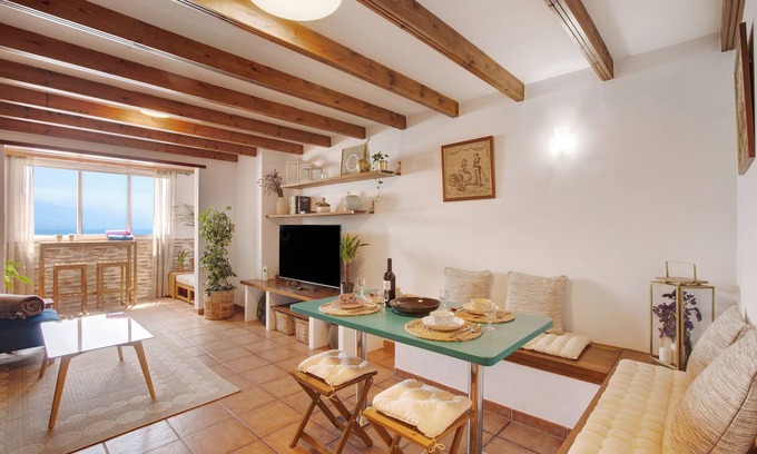 Tacoronte Apartment | Vacation Apartment 'Salitre Suite Experiences' with Sea View, Private Terrace and Wi-Fi