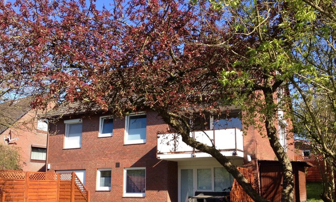 Glueckstadt Apartment | Vacation apartment (terrace) in Glückstadt directly on the waterfront