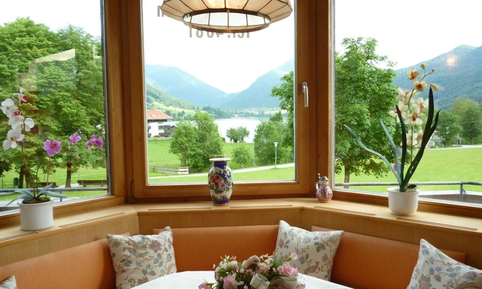 Schliersee Apartment | Vacation apartment Weitl am See, bay window - Ferienwohnungen Weitl am See