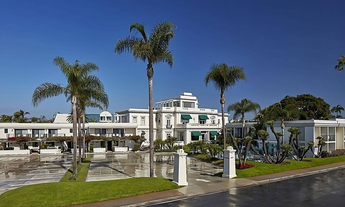 Coronado Hotel | Vacation At its Finest! 3 Units, Beach Access! Close to Seaport Village