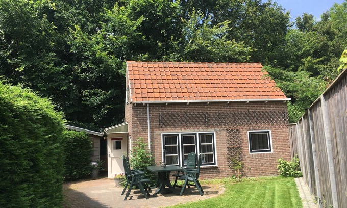 Zoutelande Cottage | Vacation at the foot of the dunes in atmospheric apartment with garden and parking.