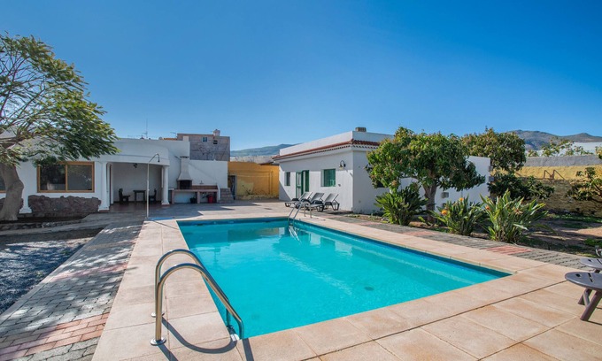 Galdar Villa | Vacation 'Casa El Salitre' with Mountain View, Private Pool and Wi-Fi