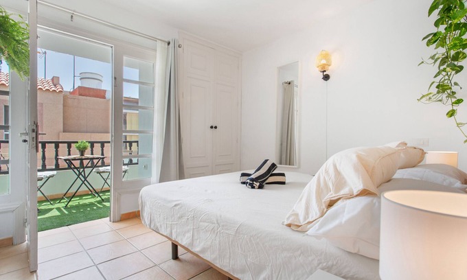 Corralejo Apartment | Vacation 'Chill Life Corralejo Centre' with Balcony and Wi-Fi
