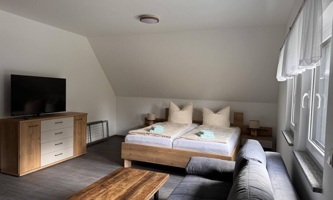 Reinhardtsdorf-Schoena Apartment | Vacation apartment "Himmelsleiter", living/bedroom - Ferienhaus Barbarine