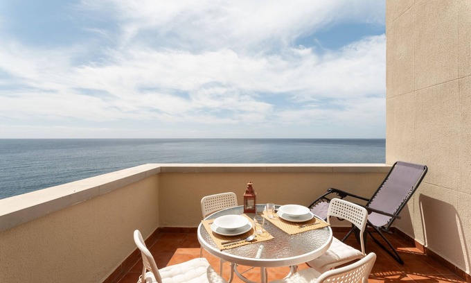 Santa Cruz de Tenerife Apartment | Vacation Apartment 'Casa Del Sabio' with Sea View, Balcony and Wi-Fi