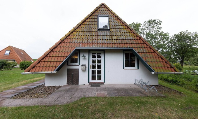 Wremen House | Vacation home Lale Andersen 26, relaxing and close to the beach.