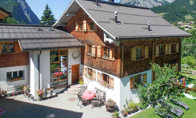 Dalaas Apartment | Vacation happiness in the Klostertal! Family values and the care of the rural life are lived daily i
