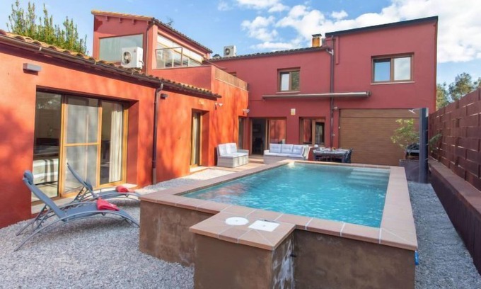 Fonteta House | Vacation home Fonteta in La Bisbal D'Emporda - 12 persons, 7 bedrooms