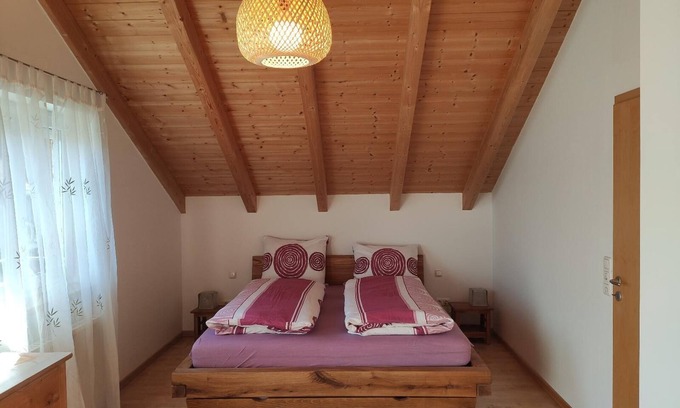 Hohenau Apartment | Vacation home (105sqm) with gallery and wooden terrace