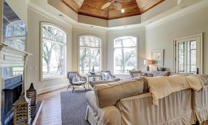Sea Pines House | Vacation Home 2 Kings 7 Queens 2 Sleeper Sofas Bikes & Beach Gear Included