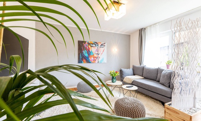 Burgkunstadt House | Vacation home (250 sqm) with 2 apartments & garden - ideal for families & groups