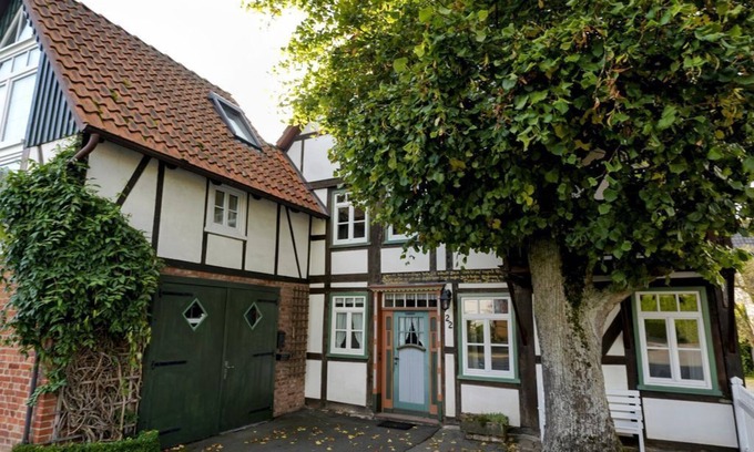 Rischenau Apartment | Vacation home Altes Wirtshaus - Stylish vacation home with original pictures