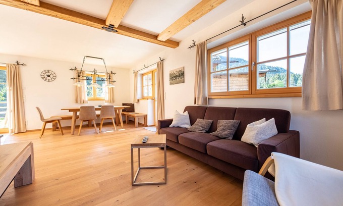 Muhldorfl House | Vacation home "Am Josefibrunnen" in Farchant