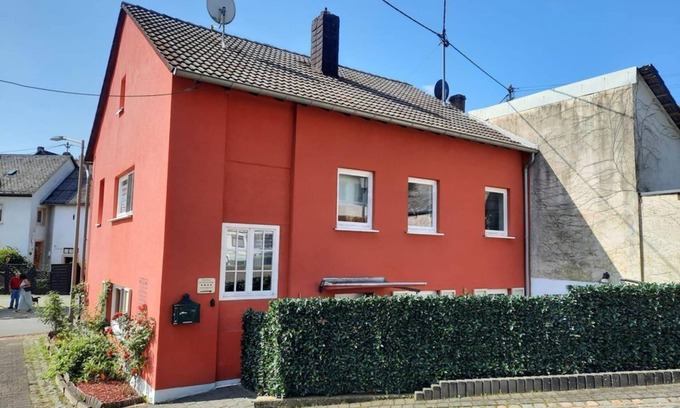 Steinborn House | Vacation home Am Sauerbrunnen - 6-bed vacation home shower/WC, non-smoking
