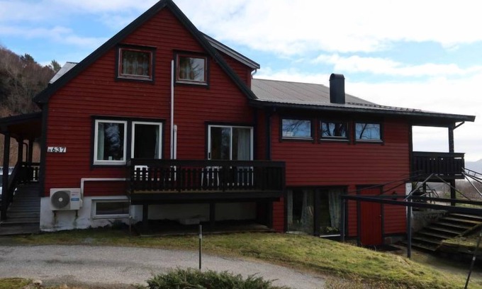 Hyllestad House | Vacation home Anneks by Interhome