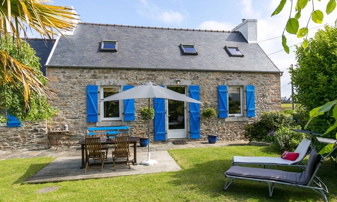 Locquirec House | Vacation home Bleue by Interhome