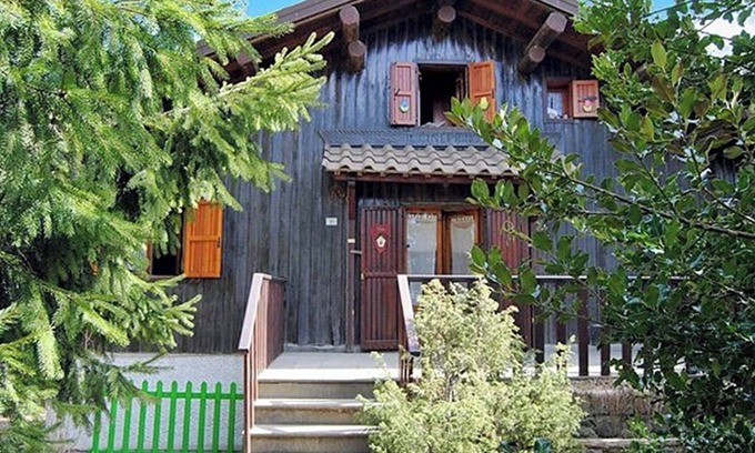 Montemignaio Ski Chalet | Vacation Home "Chalet Gineprino" with Private Open Terrace & Garden