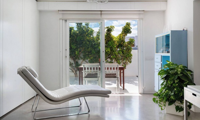 Playa del Cable House | Vacation Home 'Casa La Concha Lanzarote' with Shared Pool, Private Terrace and Wi-Fi