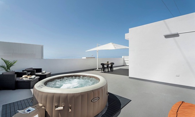 Adeje House | Vacation Home 'El Rinconcito De Niña' with Sea View, Private Terrace and Wi-Fi
