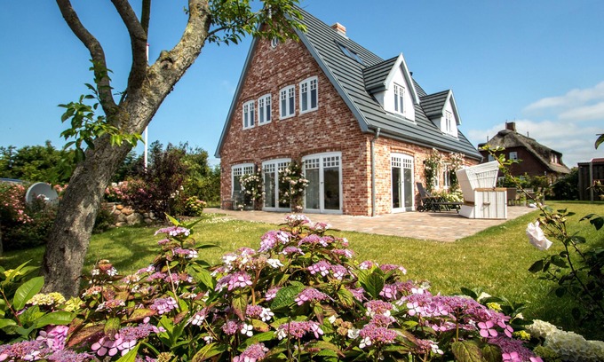 Oldsum House | Vacation home for 6 guests with 150m² in Oldsum (109337)