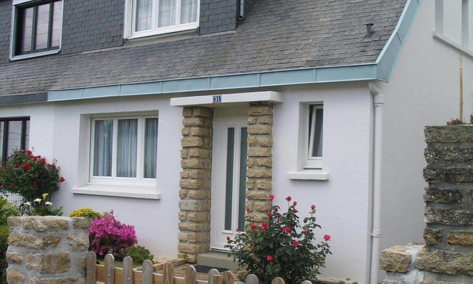 Concarneau Cottage | Vacation home: GR and beach 250m away, "voie verte" 100m away, 2 shower rooms.