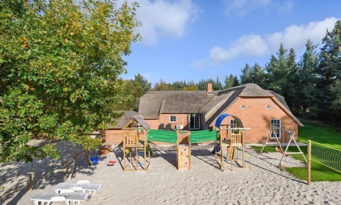Øby House | Vacation home "Hanni" - 1.4km from the sea in Western Jutland in Ulfborg - 14 persons, 6 bedrooms