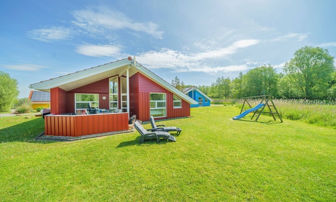 Norderteil House | Vacation home Kum Weer - A cozy retreat with generous furnishings