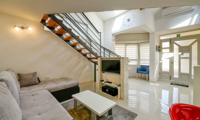 Trinajstici House | Vacation home Lana 1 by Interhome