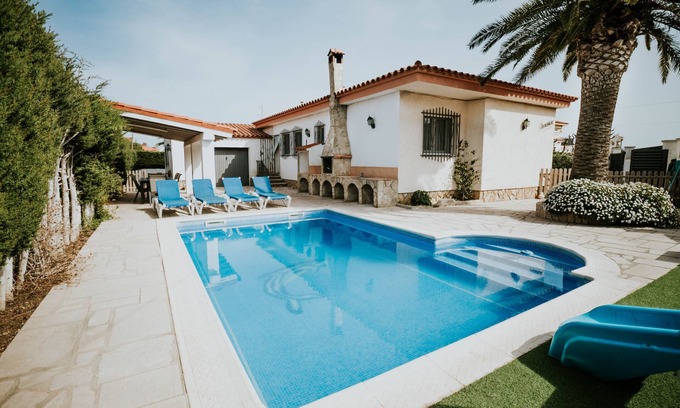 Miami Platja House | Vacation Home "Llastres" with Mountain View, Private Pool & Wi-Fi
