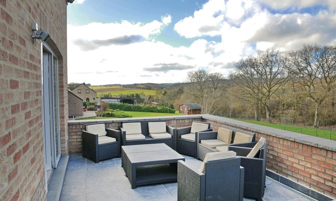 Somme-Leuze House | Vacation home Morice is situated on a hillside in a residential area near Durbuy.