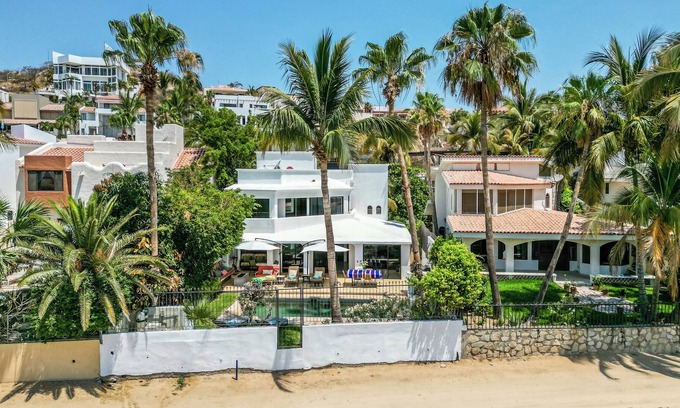 Campo de Golf Fonatur House | Vacation Home with Golf Course Views in San Jose del Cabo- Family Style Home