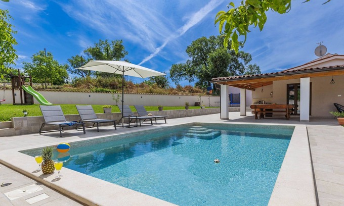 Orihi House | Vacation home Nina by Interhome