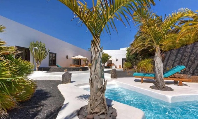 Teguise House | Vacation Home 'Palacio Taro Chimida' with Private Pool