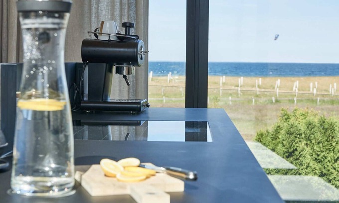 Falshoft House | Vacation home (terraced house) only 200 meters from the beach + sea view!