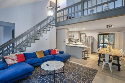 East Stroudsburg Villa | Vacation Home w Game Room Sauna Hot Tub Private Pool