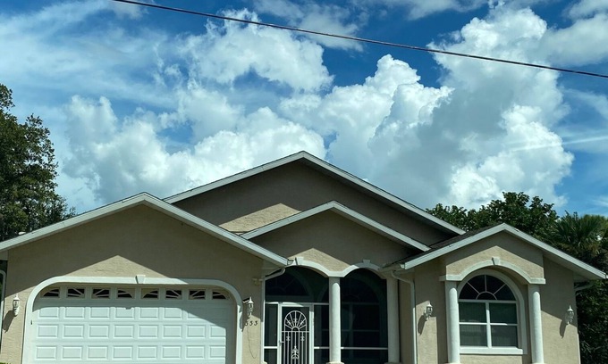 Warm Mineral Springs House | Vacation House walking distance to Warm Minerals Springs