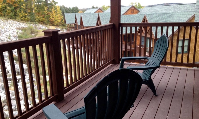Bridgton Condo | Vacation In Maine At This Beautiful Shawnee Peak Ski-in/ski-out Condo For 8!