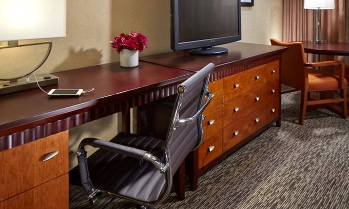 Anaheim Resort Hotel | Vacation is Calling! 3 Relaxing Units, Near Disney, with Pool & Free Parking!