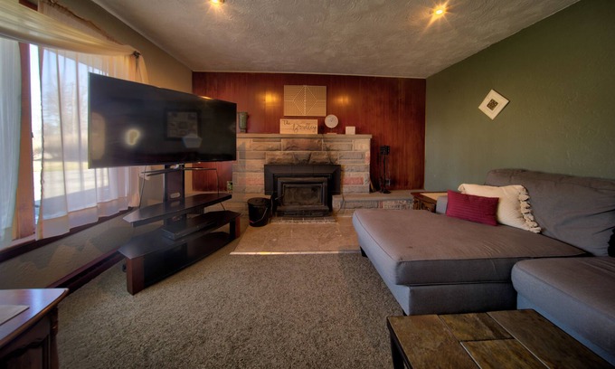 Grove City Cottage | Vacation Oasis : Pet Friendly : Enclosed Porch w/ Fire Pit