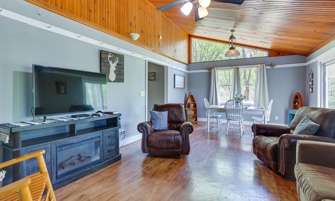 Taswell Cabin | Vacation Rental Near Hoosier National Forest!