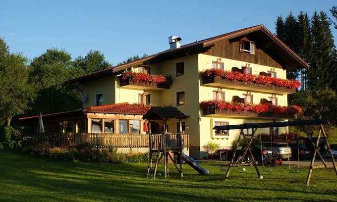 Nussdorf am Attersee Apartment | Vacation room cowslip, daisy, violet - organic farm family