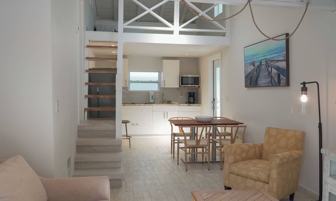 Sarasota Cottage | Vacation starts here! Lovely cottage a few steps away from Lido Beach! unit 4