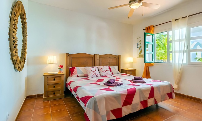 Yaiza Apartment | Vacation 'Suite Junior Con Vistas A La Piscin' with Wi-Fi and Air Conditioning