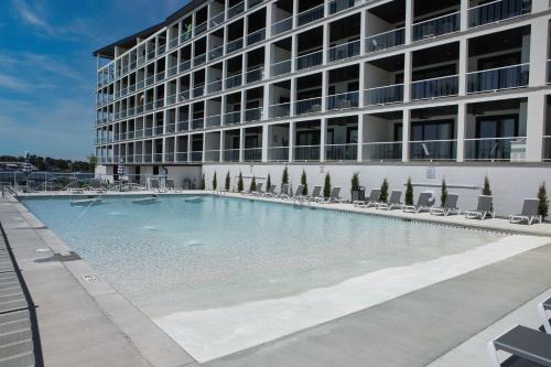 Osage Beach Apartment | Vacation Together at Our 2 Condos Providing 6 Bedroom Suites
