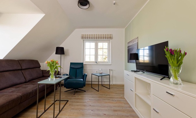 Nebel Apartment | Vacation with dog/Upper floor apartment with terrace, for up to 3 people