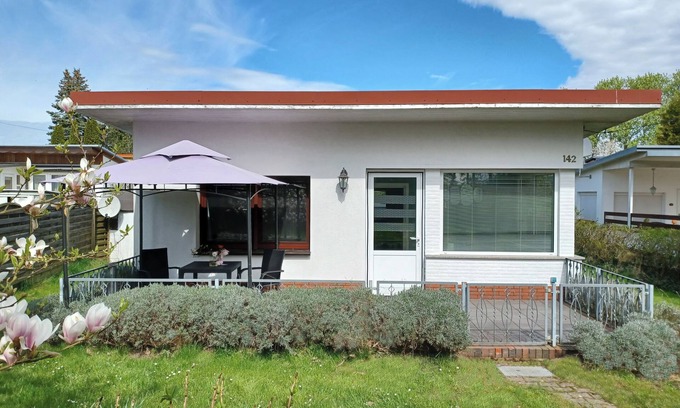 Rothenkirchen House | Vacation with dog, vacation home, 150m to the natural beach, fence + winter garden