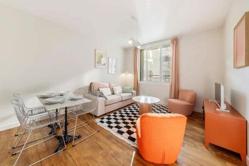 Bourg-l'Eveque Apartment | Vadrouille - Proche Mail - Parking - 4 personnes