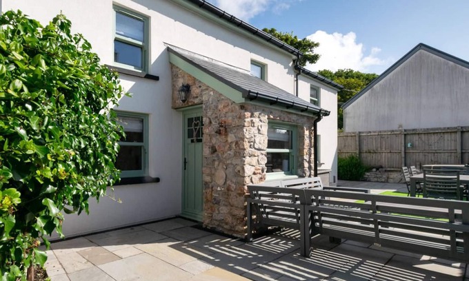 Port-Eynon House | Vale Cottage in the beautiful Swansea
