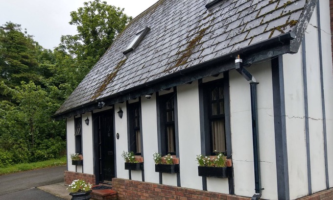 Londonderry House | Vale Country Cottage