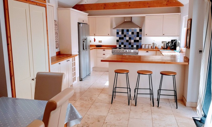 Lincoln Cottage | Valentine Cottage. Lovely Country House & Garden. Near Lincoln.n
